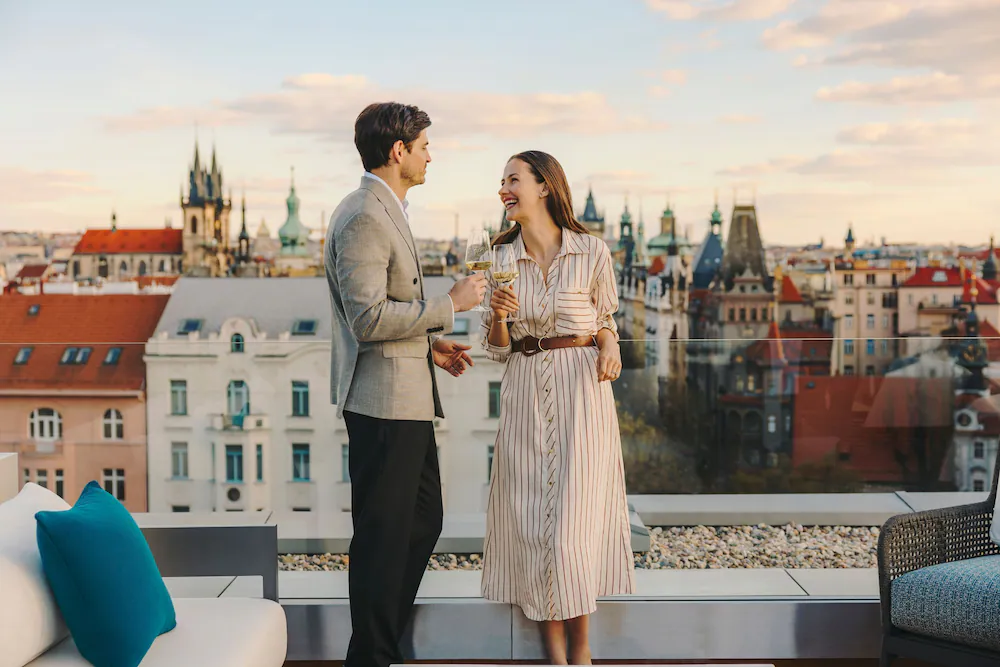 페어몬트 프라하 루프탑에서의 와인