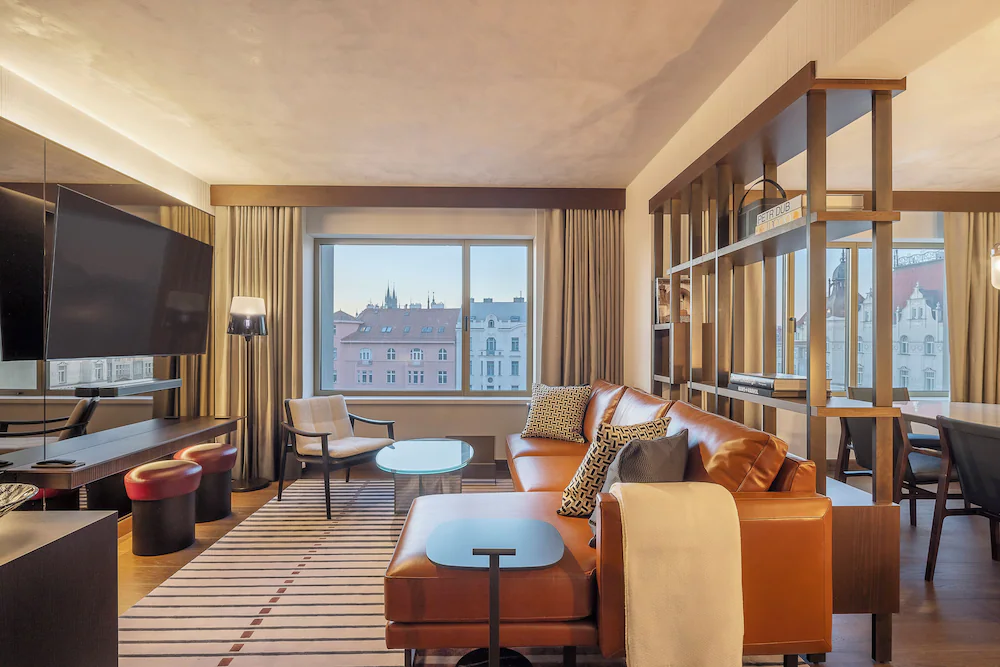 페어몬트 프라하 객실 리빙공간